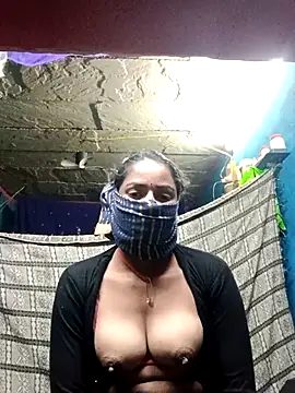 Snapshot of Poonam8080 chatting on December 15, 9:08 pm Poonam8080 online show from December 15, 9:08 pm