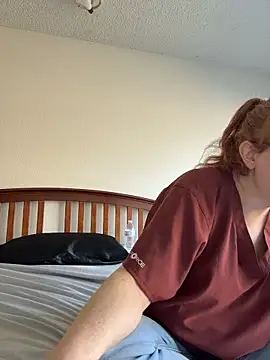 Lenaravenswood online show from April 3, 7:01 pm