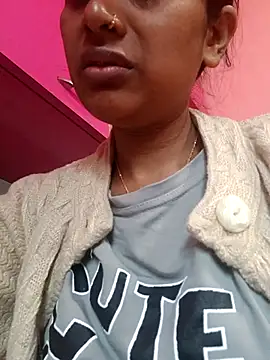 nehakapoor89 online show from December 18, 9:04 am