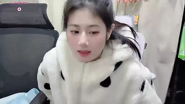 Yvonne-07 online show from December 19, 11:28 am