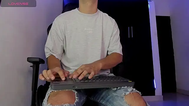 Liam Mateo online show from April 2, 5:16 am