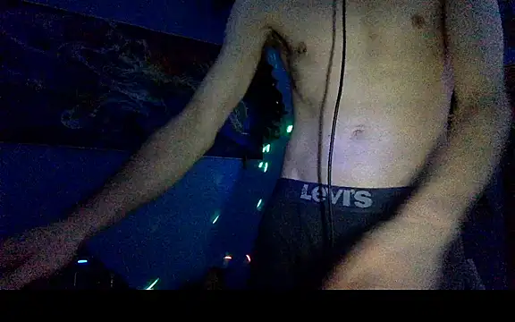 Snapshot of nutt_max chatting on December 16, 9:31 pm nutt max online show from December 16, 9:31 pm