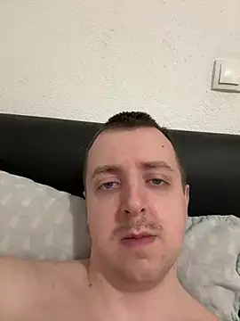 Snapshot of BezzBoii@xh chatting on February 8, 4:04 pm BezzBoiixh online show from February 8, 4:04 pm