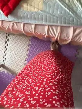 qwe522522 online show from April 18, 4:05 am