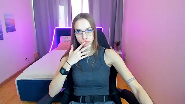 Steel Dolll online show from March 5, 8:32 am