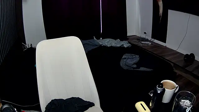 Nicole Pars online show from February 28, 7:09 am