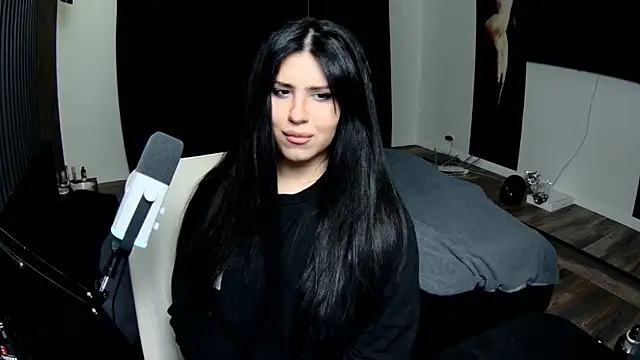 Nicole Pars online show from March 1, 4:42 pm