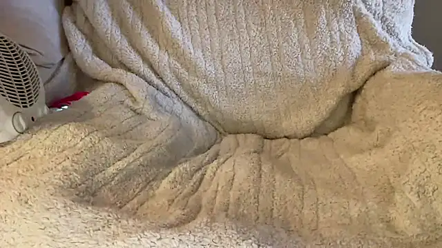 ijustturned18today online show from February 1, 8:13 am