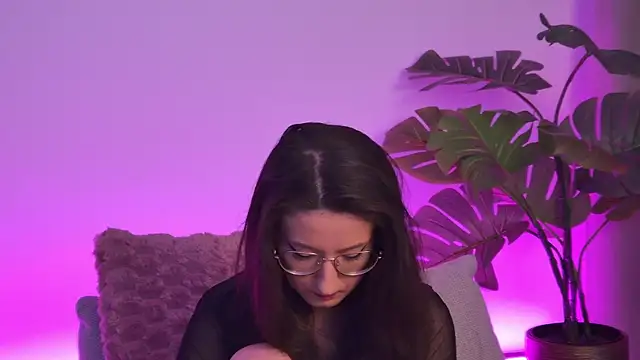 TheaMalekoo online show from April 10, 7:02 am