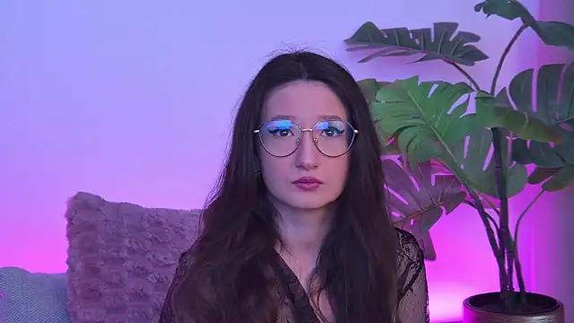 TheaMalekoo online show from April 14, 7:03 am