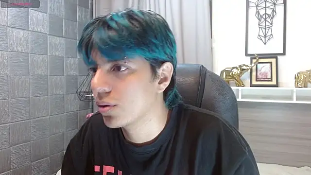 Snapshot of CodyTaylor_ chatting on December 14, 12:32 pm CodyTaylor online show from December 14, 12:32 pm