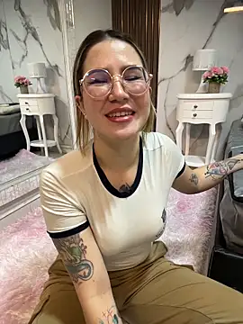 Annyhathatway online show from May 15, 11:12 pm