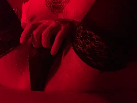 slightlycuriouss online show from May 3, 2:17 am