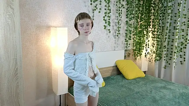 ViollaBloom online show from December 14, 1:55 am