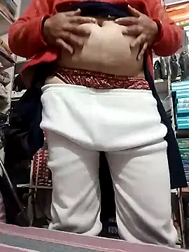 Snapshot of Sweet_Couple_01 chatting on December 17, 7:25 am Sweet Couple 01 online show from December 17, 7:25 am