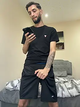 Juliann69Ramiro online show from February 20, 3:34 pm