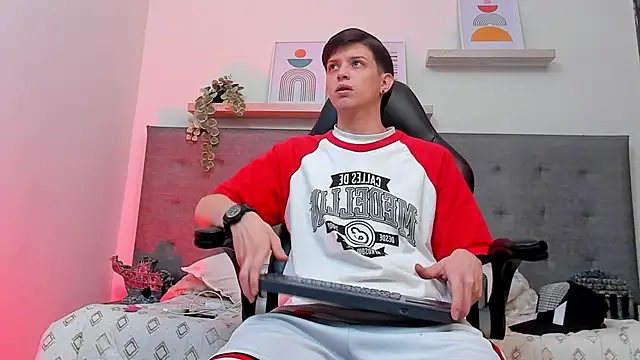 sebastamayo  online show from March 4, 6:30 am