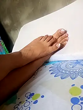 Snapshot of Aleinad16 chatting on December 18, 8:37 pm Aleinad16 online show from December 18, 8:37 pm