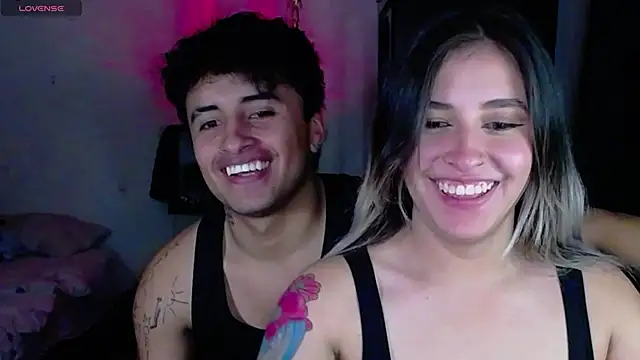 Snapshot of sara_and_jhon chatting on December 16, 3:55 am sara and jhon online show from December 16, 3:55 am