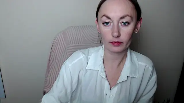 LiaSeass  online show from February 17, 1:18 pm