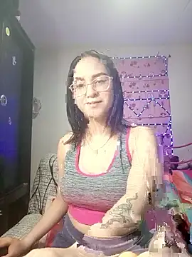 Snapshot of LunaVinxxen chatting on January 8, 1:19 am LunaVinxxen online show from January 8, 1:19 am