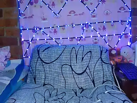 Snapshot of LunaVinxxen chatting on February 12, 4:40 am LunaVinxxen online show from February 12, 4:40 am