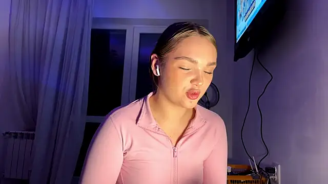 Snapshot of Ginnyinjeans chatting on December 17, 5:41 pm Ginnyinjeans online show from December 17, 5:41 pm