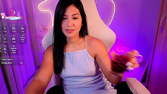 chloebum  online show from April 1, 11:00 am