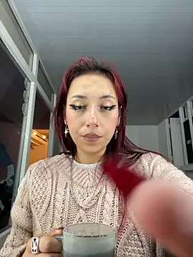 Snapshot of HoneyRed3 chatting on December 16, 4:28 am HoneyRed3 online show from December 16, 4:28 am