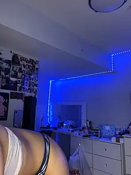 maisie goldxx online show from March 3, 3:01 am