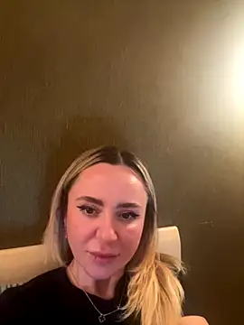 Snapshot of Arina_g chatting on December 16, 9:09 pm Arina g online show from December 16, 9:09 pm