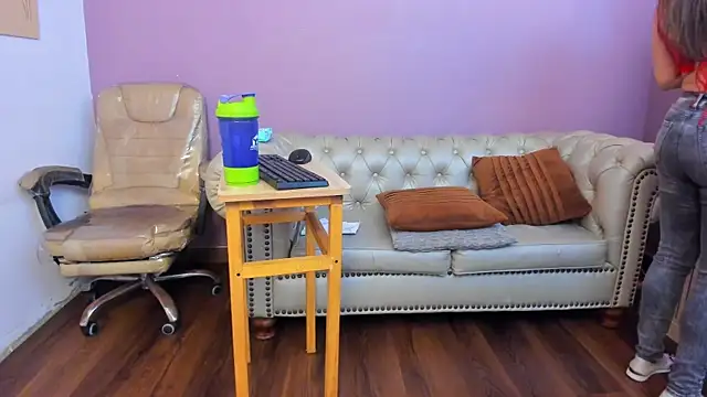 dahianeconnor online show from April 13, 11:37 am