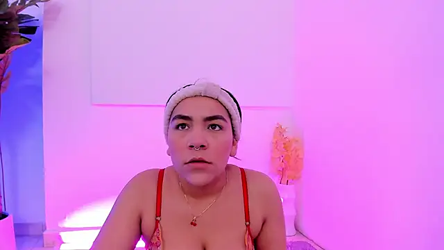 Snapshot of Sophie-dallas chatting on December 15, 12:53 pm Sophie-dallas online show from December 15, 12:53 pm