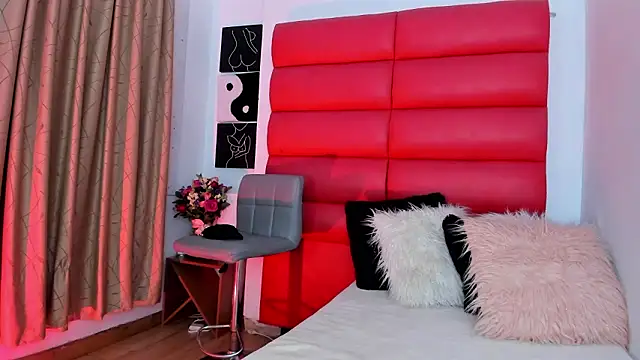 Oliviamonroex18 online show from March 7, 7:44 pm