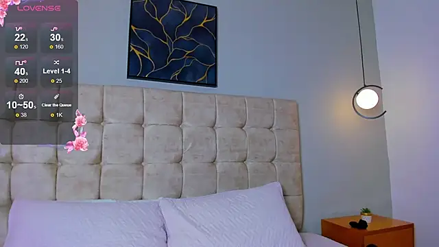 Snapshot of Lilie_petite chatting on December 13, 11:10 pm Lilie petite online show from December 13, 11:10 pm