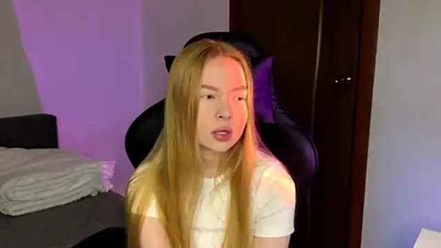 Snapshot of LumiSun chatting on December 19, 4:47 pm LumiSun online show from December 19, 4:47 pm