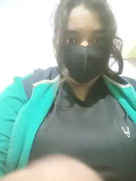 Snapshot of Yaya_345 chatting on December 17, 5:35 am Yaya 345 online show from December 17, 5:35 am