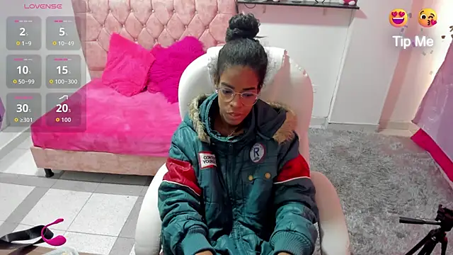 Snapshot of Thianahornyy chatting on December 17, 12:11 pm Thianahornyy online show from December 17, 12:11 pm