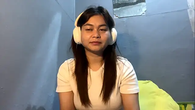 Snapshot of ShayCowell chatting on December 17, 8:53 am ShayCowell online show from December 17, 8:53 am