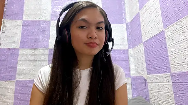 Snapshot of SylviaWalp chatting on December 16, 3:11 am SylviaWalp online show from December 16, 3:11 am