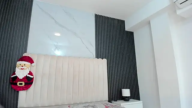 Snapshot of CerenaBroun_ chatting on December 19, 7:43 pm CerenaBroun online show from December 19, 7:43 pm