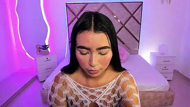 queenie staar online show from March 10, 8:36 pm