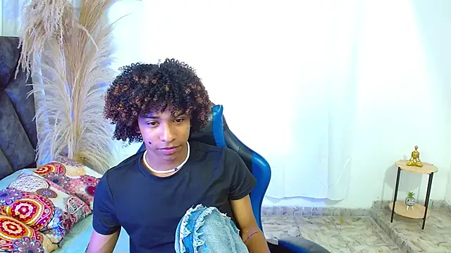 Snapshot of angelll18_ chatting on May 23, 8:46 pm angelll18 online show from May 23, 8:46 pm
