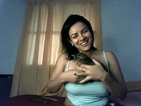 luluclark69 online show from April 14, 7:20 pm