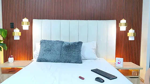 Carrie GB online show from April 18, 1:04 pm