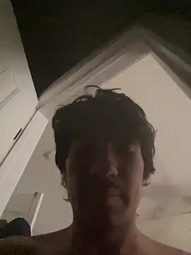 Snapshot of Kinggg_Angggel chatting on December 16, 6:35 pm Kinggg Angggel online show from December 16, 6:35 pm