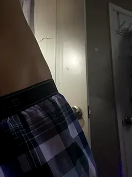 Snapshot of Kinggg_Angggel chatting on December 17, 8:04 pm Kinggg Angggel online show from December 17, 8:04 pm