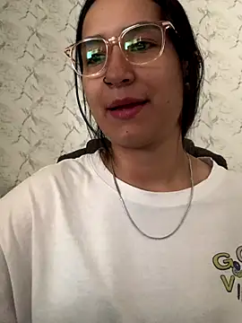 Snapshot of Val12777 chatting on December 16, 2:11 pm Val12777 online show from December 16, 2:11 pm