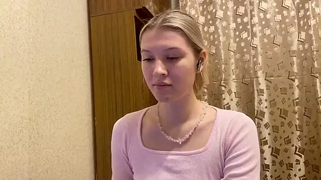 SkyeDavis online show from December 16, 8:14 pm