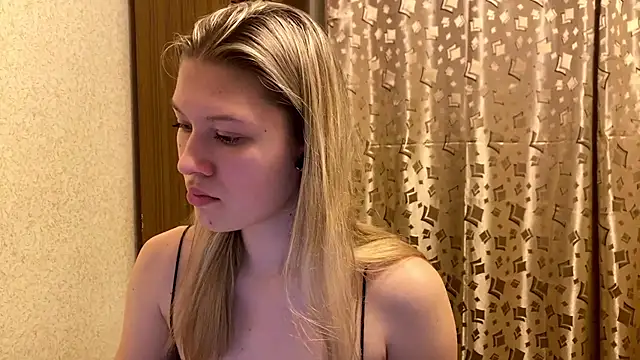 SkyeDavis online show from December 22, 7:00 pm